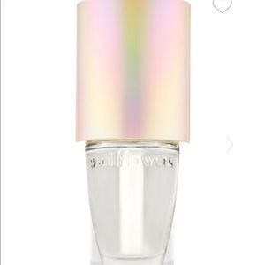 NWT Bath & Body Works Iridescent Wallflower,2 Oils